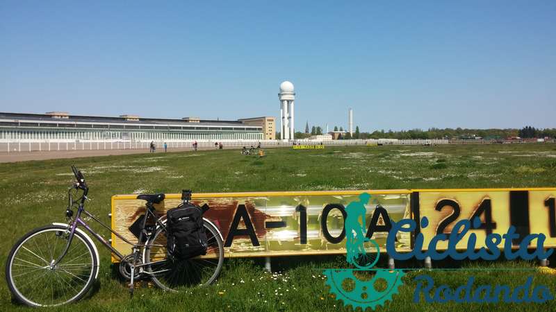 bicicletas aeropuerto berlin abandonado