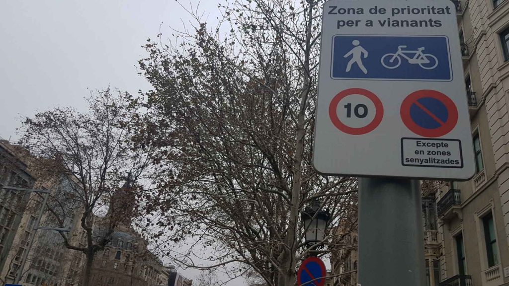 Zona preferente bicicletas y peatones barcelona