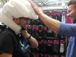 Hovding El casco bufanda con Airbag test